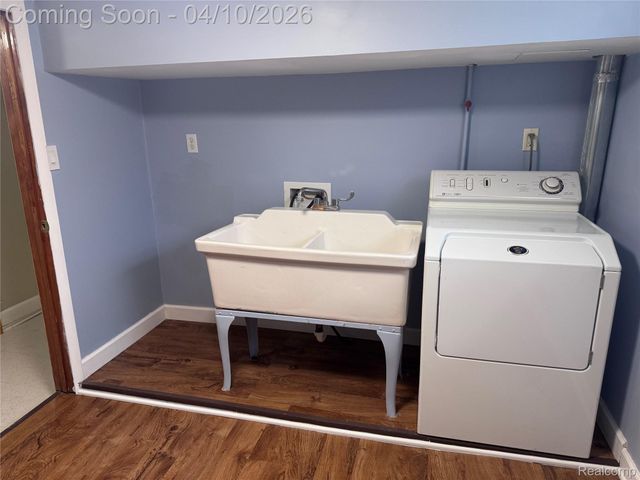 3841 Caniff Street, Hamtramck, MI 48212