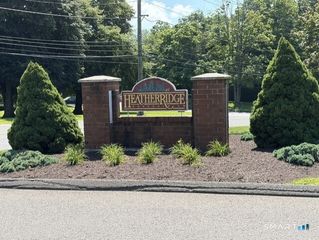 60 Heather Ridge 60, Shelton, CT 06484