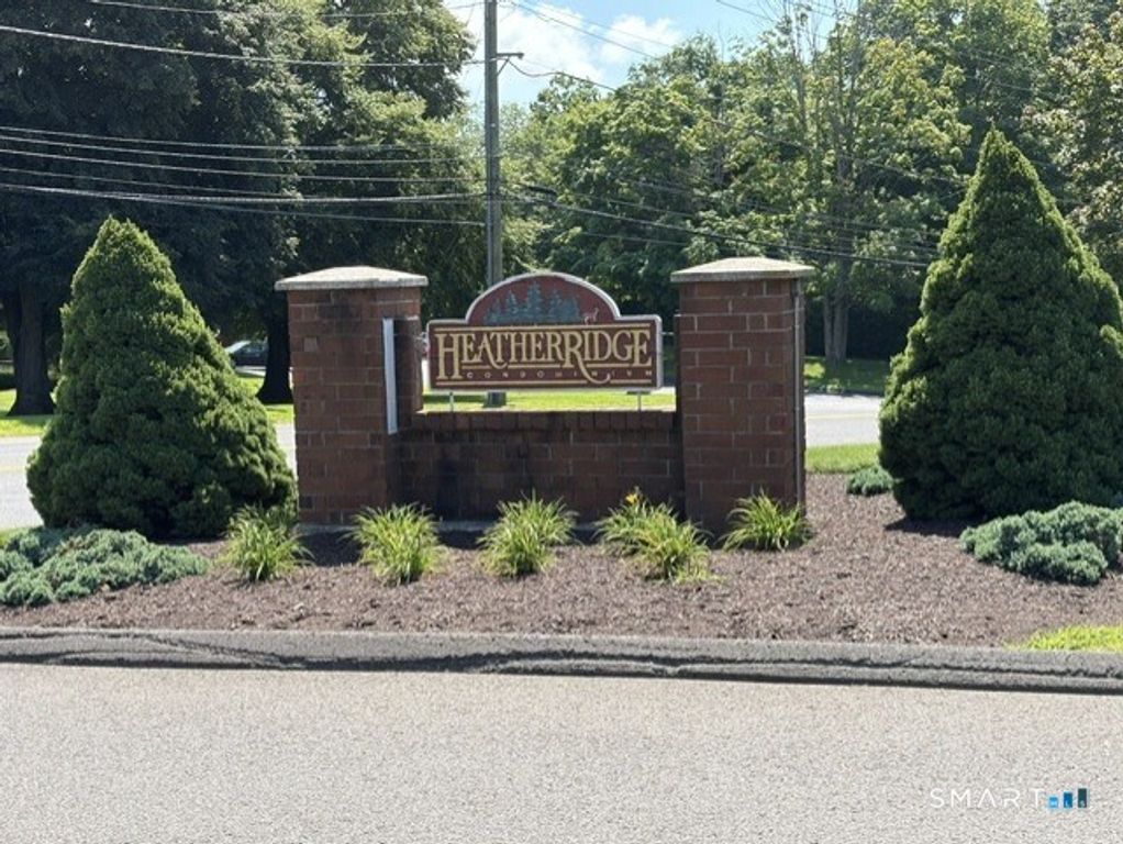 60 Heather Ridge 60, Shelton, CT 06484