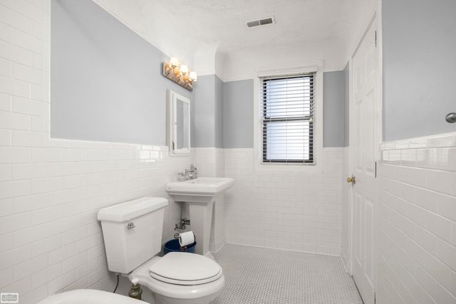 2900 E Jefferson Avenue, Detroit, MI 48207