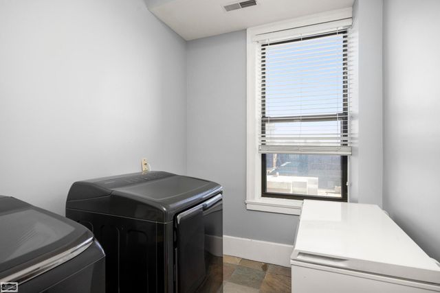 2900 E Jefferson Avenue, Detroit, MI 48207