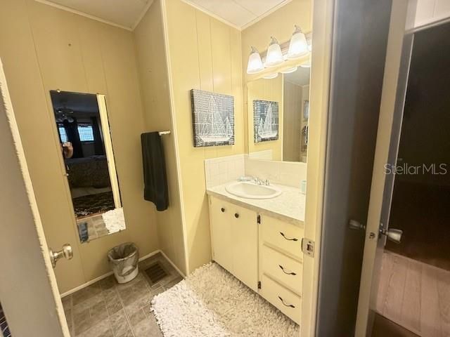 184 INDEPENDENCE AVENUE 8, Palm Harbor, FL 34684