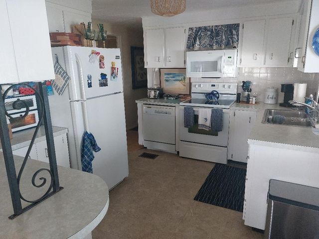 184 INDEPENDENCE AVENUE 8, Palm Harbor, FL 34684