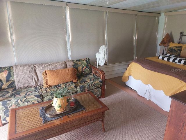 184 INDEPENDENCE AVENUE 8, Palm Harbor, FL 34684