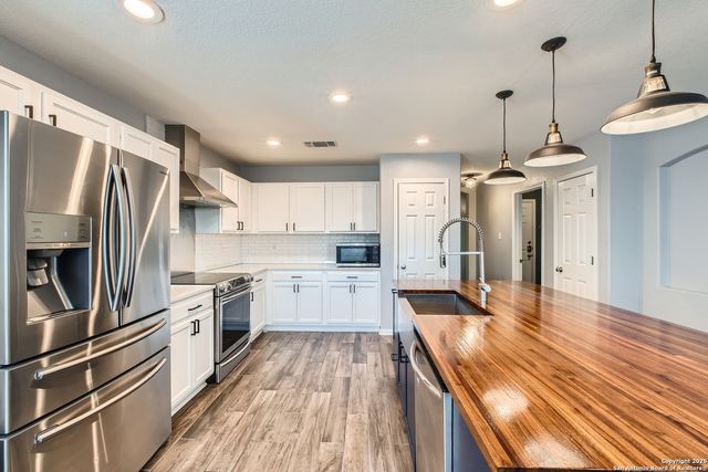 10122 Divine Breeze, San Antonio, TX 78251