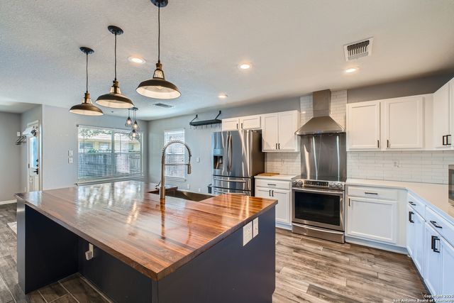 10122 Divine Breeze, San Antonio, TX 78251