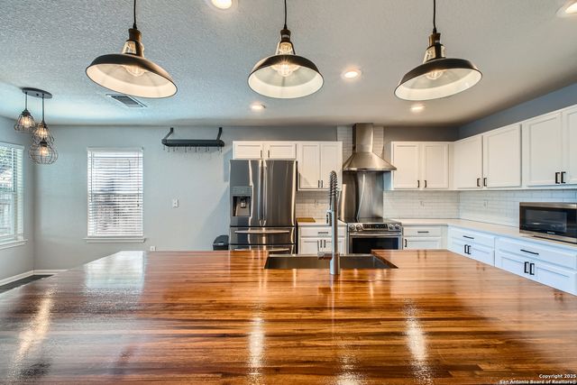 10122 Divine Breeze, San Antonio, TX 78251