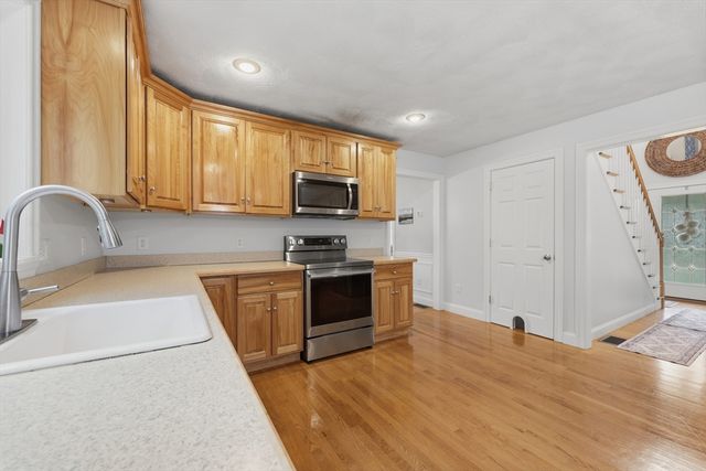 21 Olde Taverne Ln, Amesbury, MA 01913