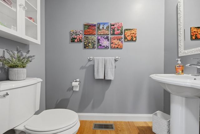 21 Olde Taverne Ln, Amesbury, MA 01913