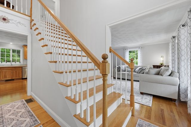 21 Olde Taverne Ln, Amesbury, MA 01913