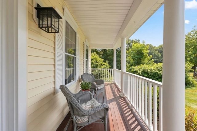 21 Olde Taverne Ln, Amesbury, MA 01913
