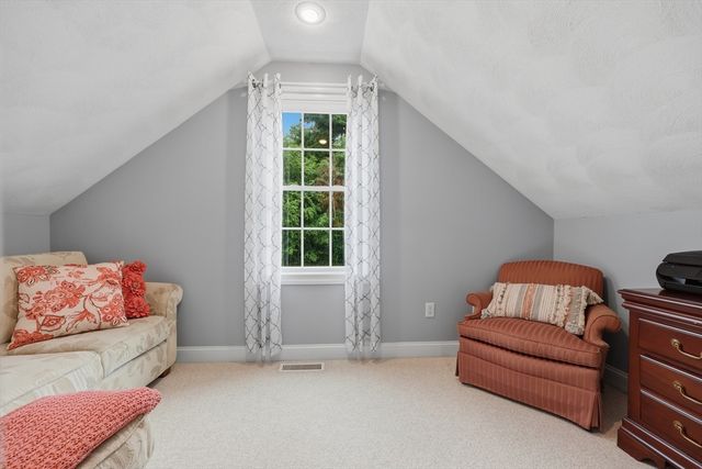 21 Olde Taverne Ln, Amesbury, MA 01913