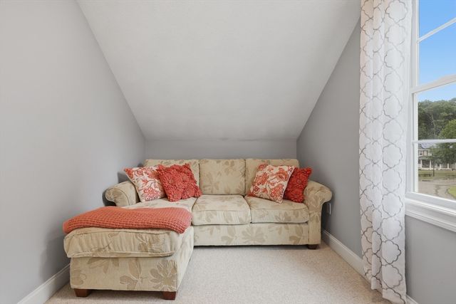 21 Olde Taverne Ln, Amesbury, MA 01913