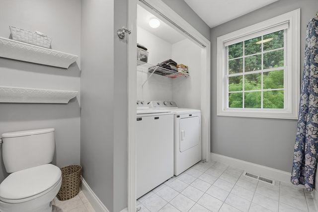 21 Olde Taverne Ln, Amesbury, MA 01913