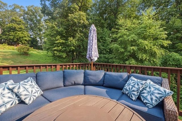 21 Olde Taverne Ln, Amesbury, MA 01913