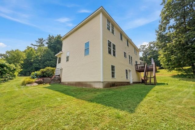 21 Olde Taverne Ln, Amesbury, MA 01913