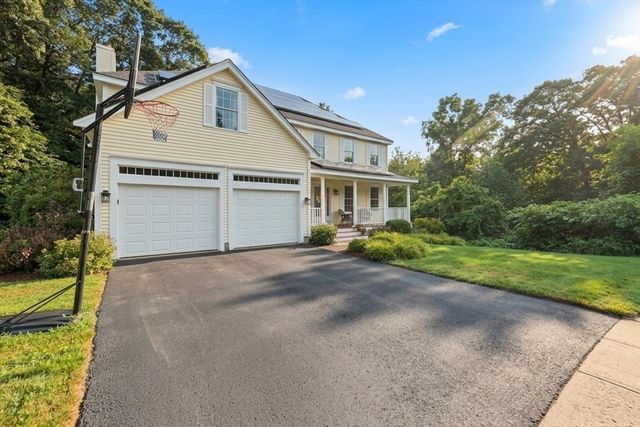 21 Olde Taverne Ln, Amesbury, MA 01913