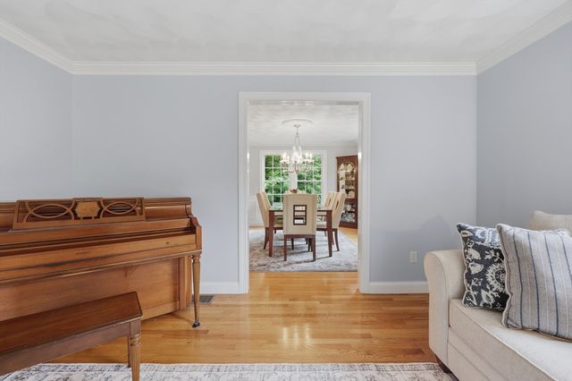 21 Olde Taverne Ln, Amesbury, MA 01913