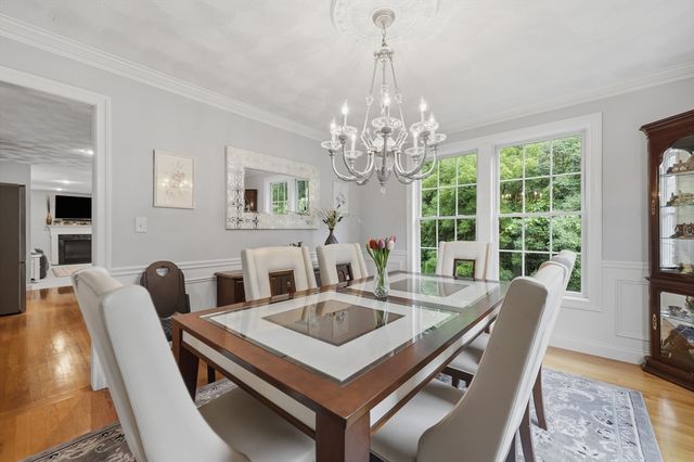 21 Olde Taverne Ln, Amesbury, MA 01913
