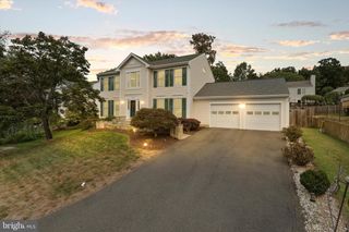 6488 PALISADES DR, Centreville, VA 20121