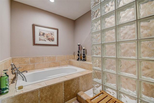 256 VALENCIA CIRCLE, St Petersburg, FL 33716