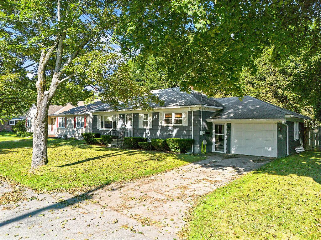 28 Arkwright Avenue, Lewiston, ME 04240 — photo 2
