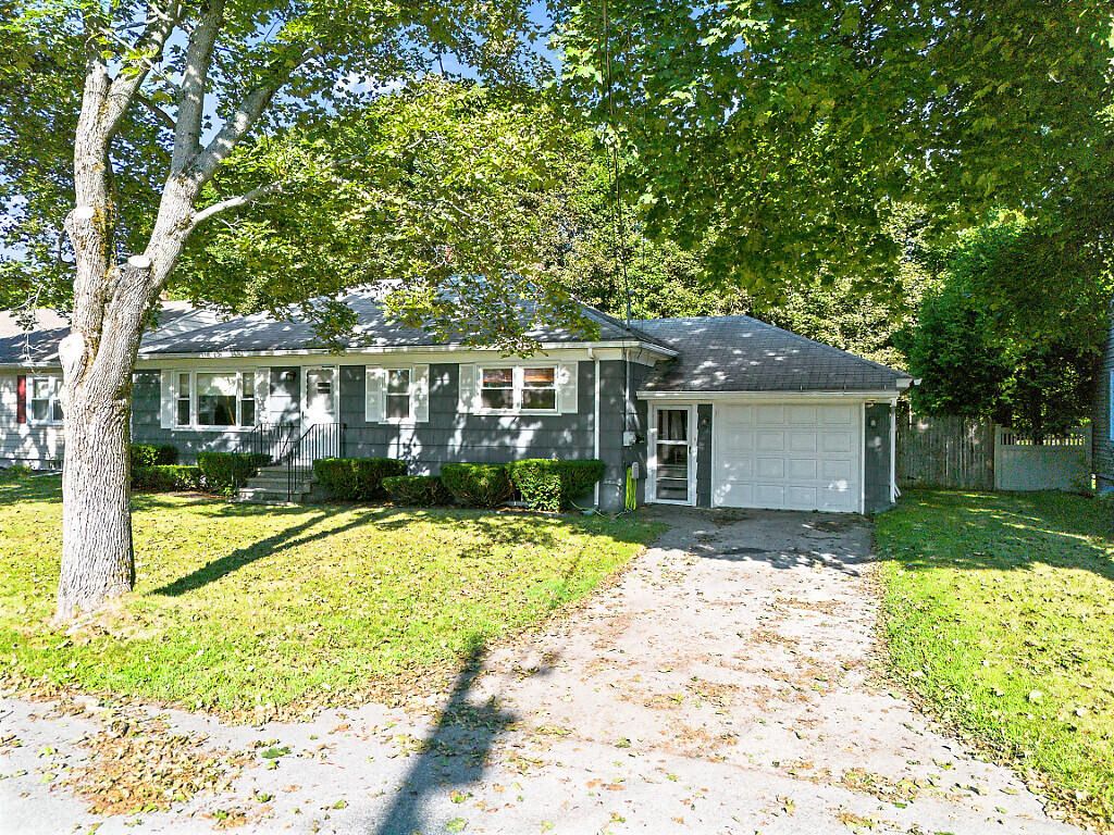 28 Arkwright Avenue, Lewiston, ME 04240 — photo 3