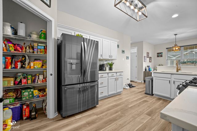 15958 Buckner Pond Way, Crest Hill, IL 60403