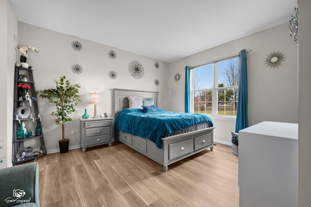 15958 Buckner Pond Way, Crest Hill, IL 60403