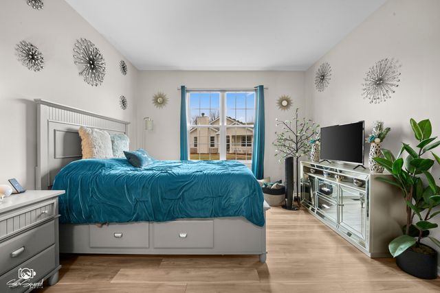 15958 Buckner Pond Way, Crest Hill, IL 60403