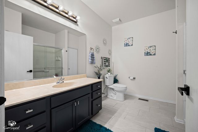 15958 Buckner Pond Way, Crest Hill, IL 60403