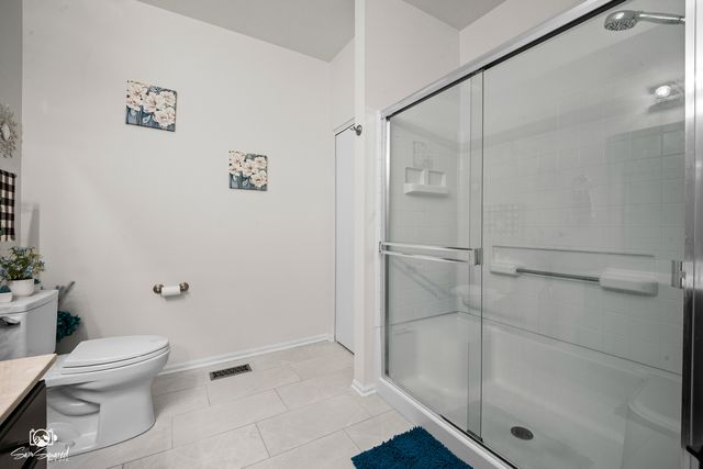 15958 Buckner Pond Way, Crest Hill, IL 60403