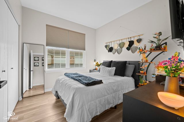 15958 Buckner Pond Way, Crest Hill, IL 60403