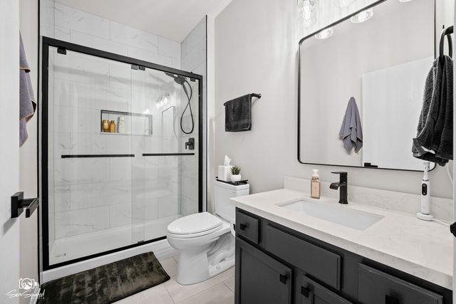 15958 Buckner Pond Way, Crest Hill, IL 60403