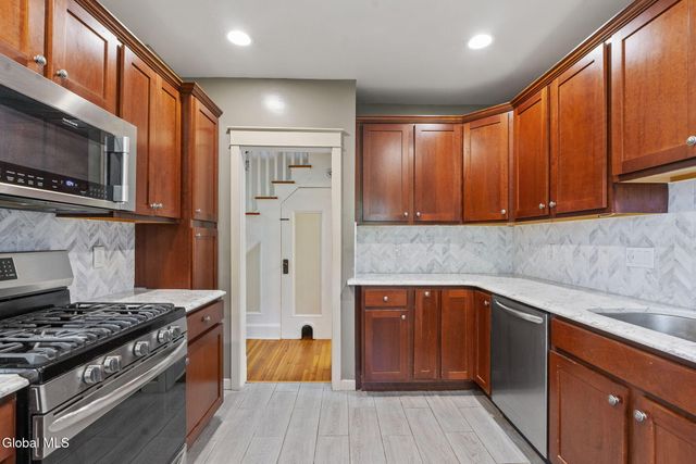 27 Long Avenue, Rotterdam, NY 12304