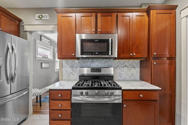 27 Long Avenue, Rotterdam, NY 12304