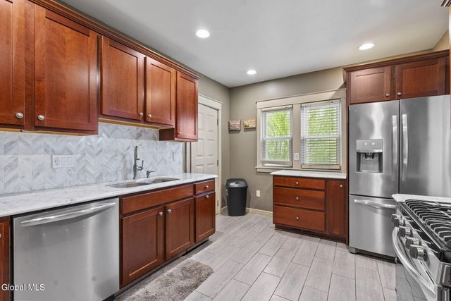 27 Long Avenue, Rotterdam, NY 12304