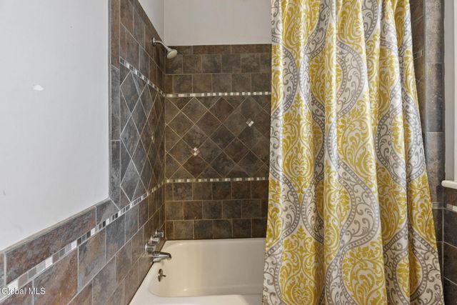 27 Long Avenue, Rotterdam, NY 12304