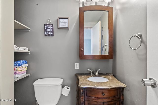 27 Long Avenue, Rotterdam, NY 12304