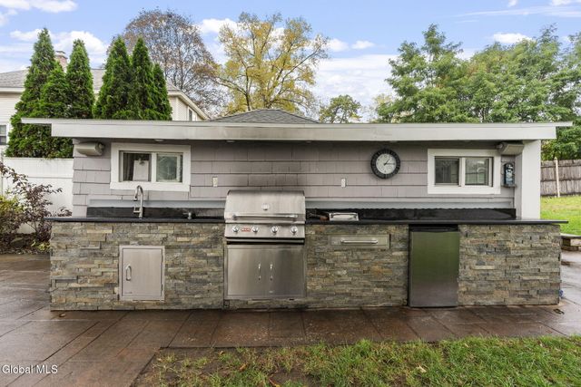 27 Long Avenue, Rotterdam, NY 12304