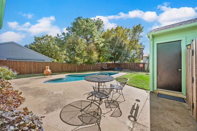 728 Heather Wood Drive, Grapevine, TX 76051