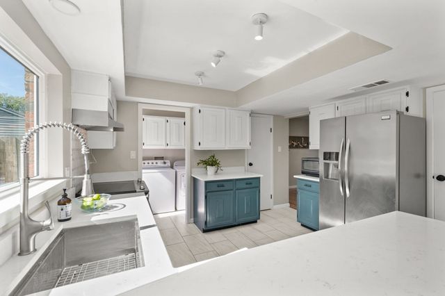 728 Heather Wood Drive, Grapevine, TX 76051