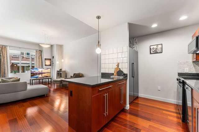 17 Otis St 105, Cambridge, MA 02141