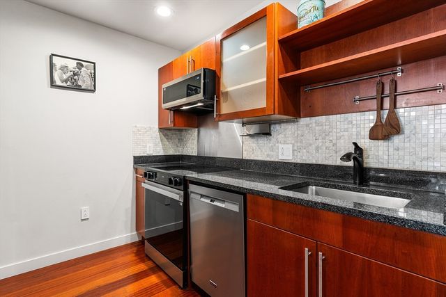 17 Otis St 105, Cambridge, MA 02141