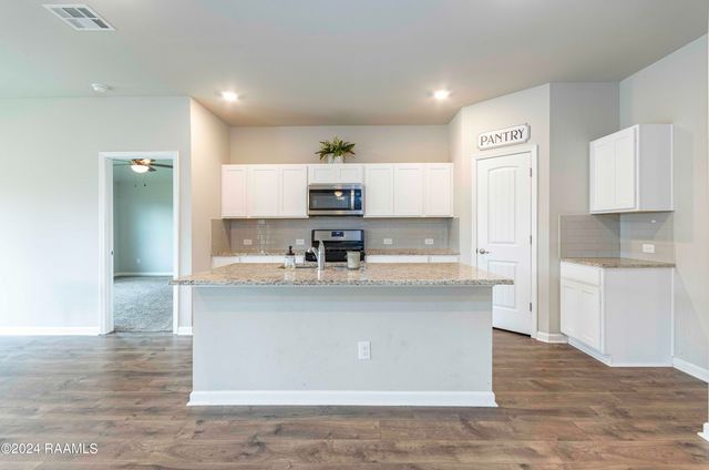 102 Border Court, Youngsville, LA 70592