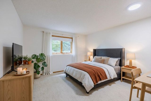 1106 Hollybrook Lane, Wayzata, MN 55391