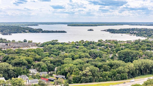 1106 Hollybrook Lane, Wayzata, MN 55391