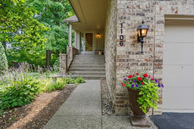 1106 Hollybrook Lane, Wayzata, MN 55391