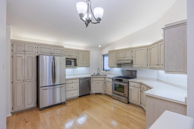 1106 Hollybrook Lane, Wayzata, MN 55391