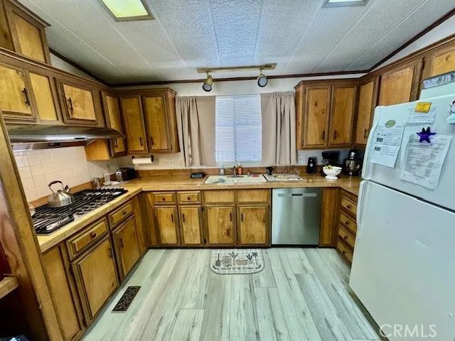 14000 El Elvado Rd 27, Victorville, CA 92392